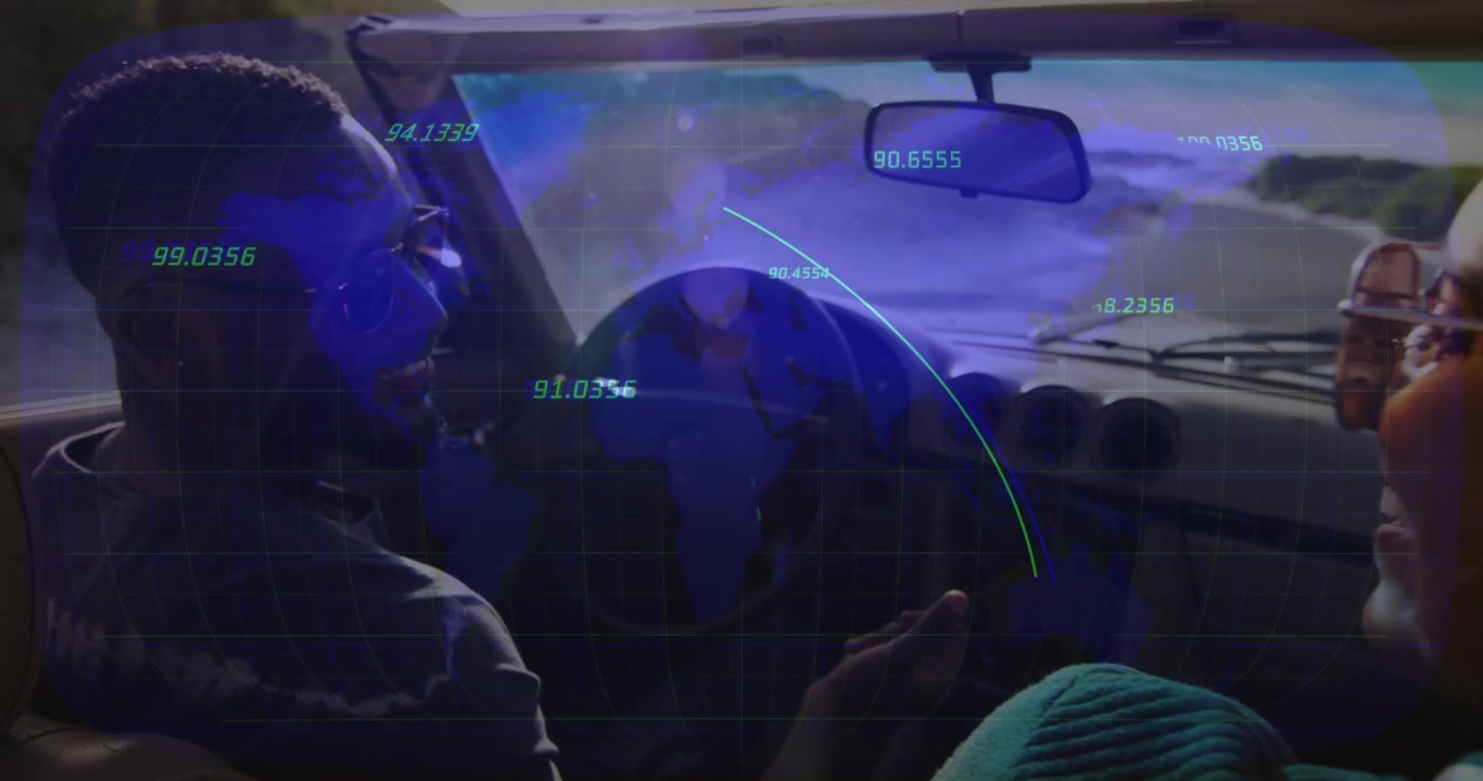 Conducente e passeggeri che percorrono una strada costiera, la telecamera si allontana avviando una mappa di navigazione animata che si allinea con la ruota