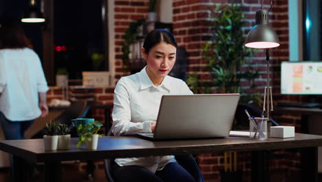 Portrait-of-smiling-businesswoman-doing-computer-tasks-for-team-project-in-office