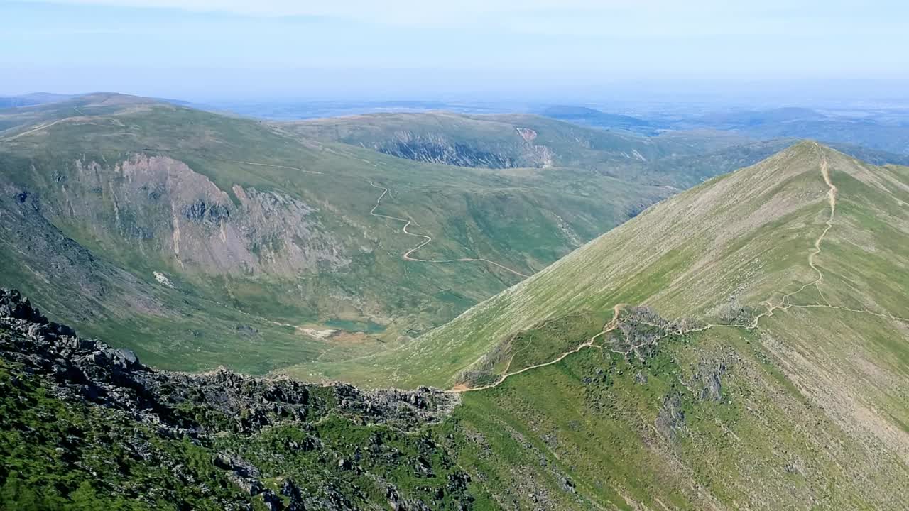 영국에서 가장 좋아하는 산책로 중 하나인 헬벨린(helvellyn via swirral edge and striding edge)