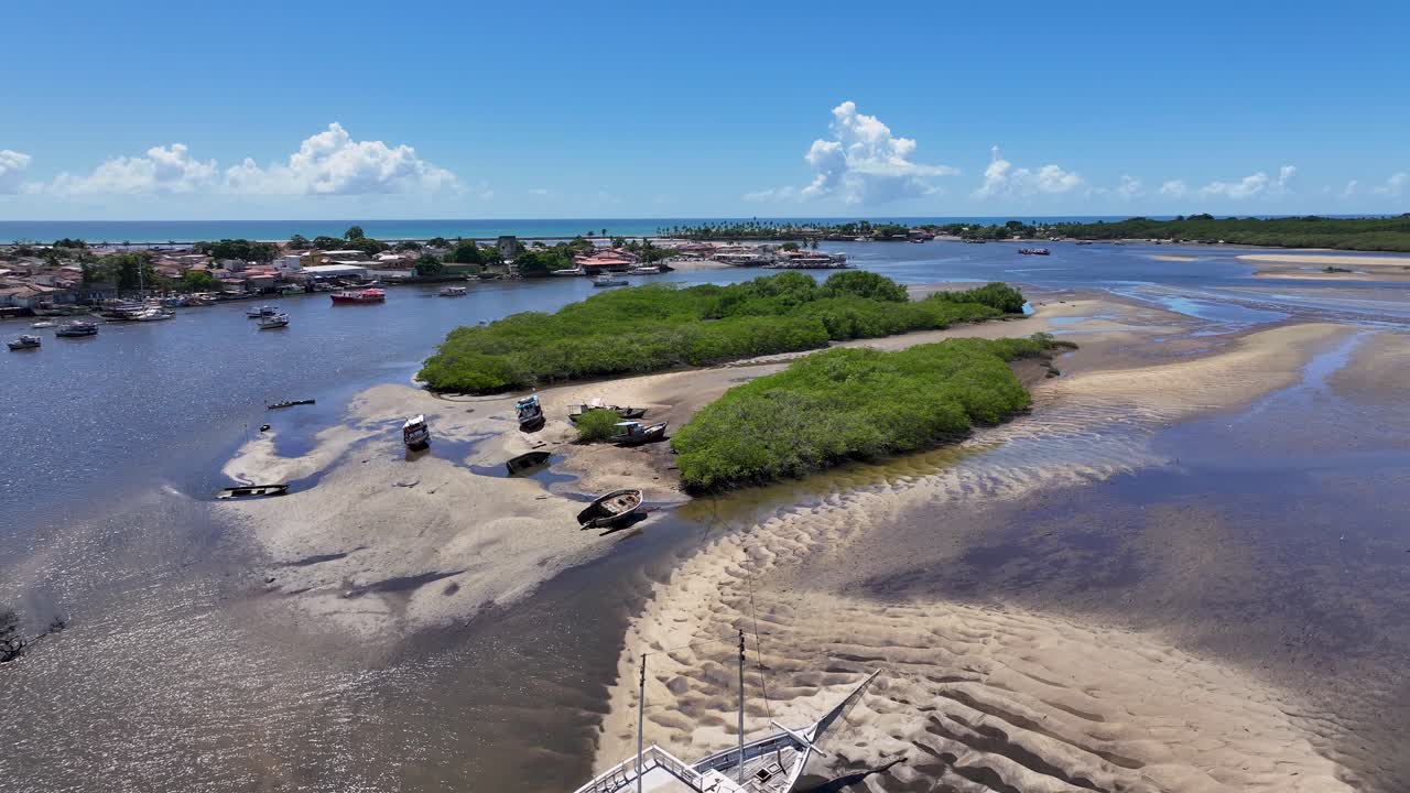 Buranhem-joki Porto Segurossa Bahiassa, Brasiliassa. Rantamaisema. Kaunis rannikko. Suosittu matkakohde. Buranhem-joki Porto Segurossa Brasiliassa. Kaunis mangrovemetsä. Koillis-Brasilia.