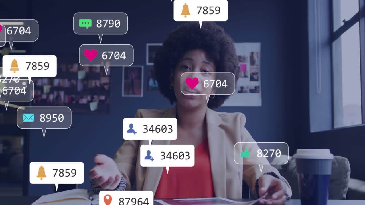 animación de iconos de notificación sobre una mujer de negocios afroamericana discutiendo en una llamada de video