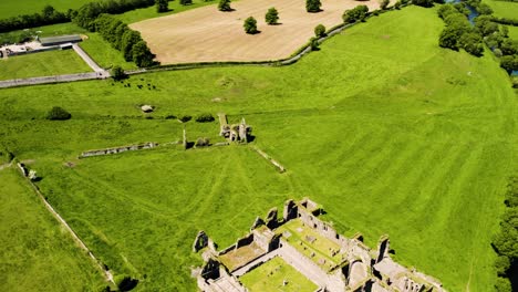 Drohnenaufnahmen-Aus-Der-Luft-Des-Priorats-Athassel-In-Golden-County-Tipperary