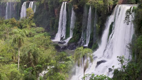 Towering-Cascades-Parque-Nacional-Iguazu-5