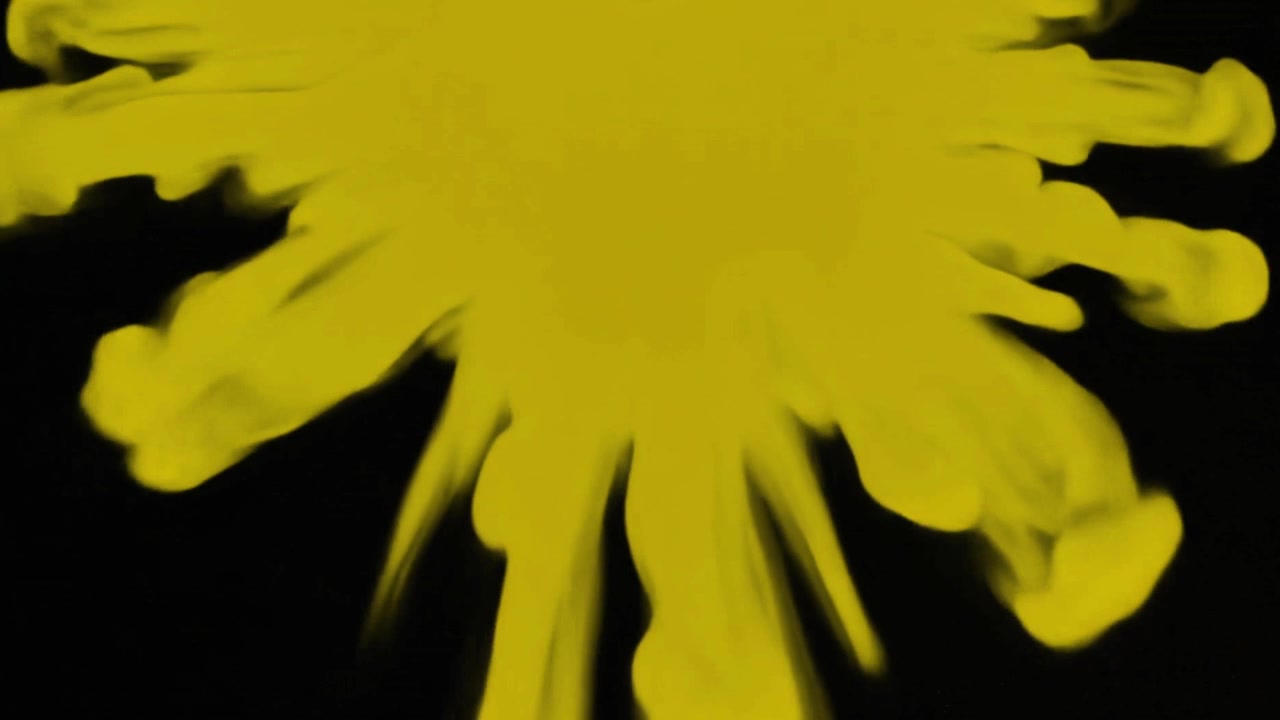 Inchiostro Giallo che si Diffonde nell'Acqua su Sfondo Nero