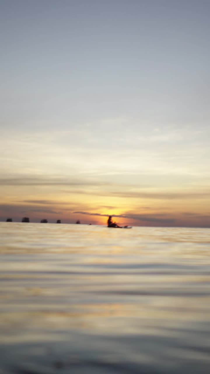 el paddleboard al atardecer