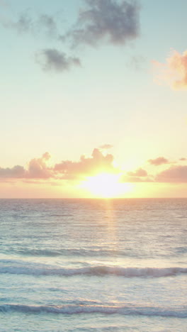 Hermosa-Playa-Y-Mar-Del-Caribe,-México-En-Formato-Vertical