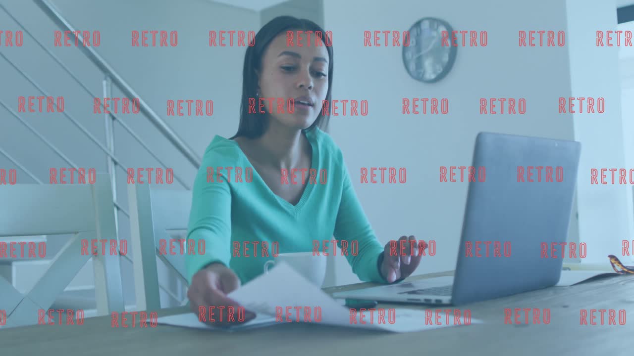 Animazione di più banner di testo retrò su donna afroamericana che tiene un documento e usa il laptop