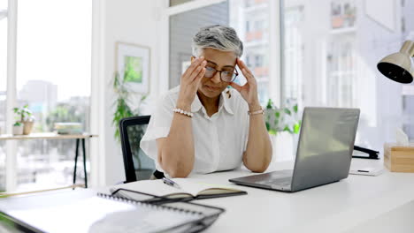 Stress,-Kopfschmerzen-Und-Geschäftsfrau-Am-Schreibtisch