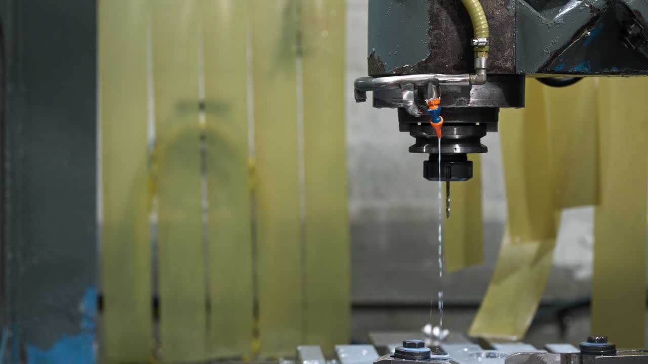 Lavorazione dei metalli con macchine CNC