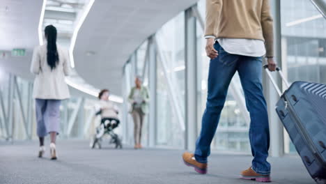 Espalda,-Caminatas-Y-Equipaje-De-Personas-En-El-Aeropuerto-Para