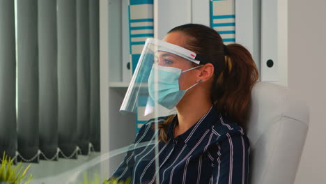 Businesswoman-with-visor-looking-at-camera