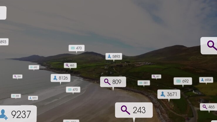 Animazione di icone di social media ed elaborazione dati sul mare