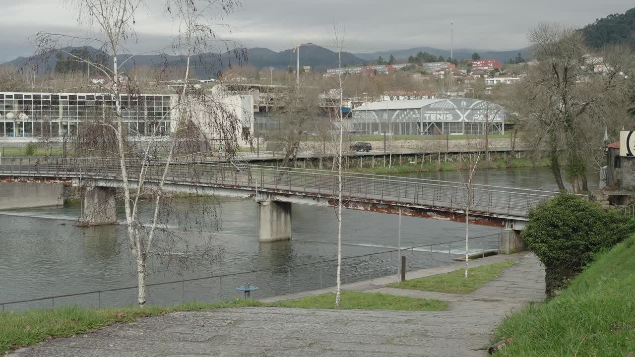 베즈 강을 가로지르는 보행자 다리, 아르코스 데 발데베즈 포르투갈