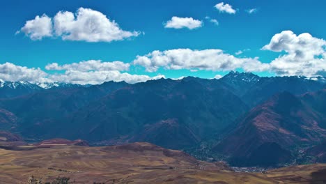 mirador del valle sagrado sobre los andes