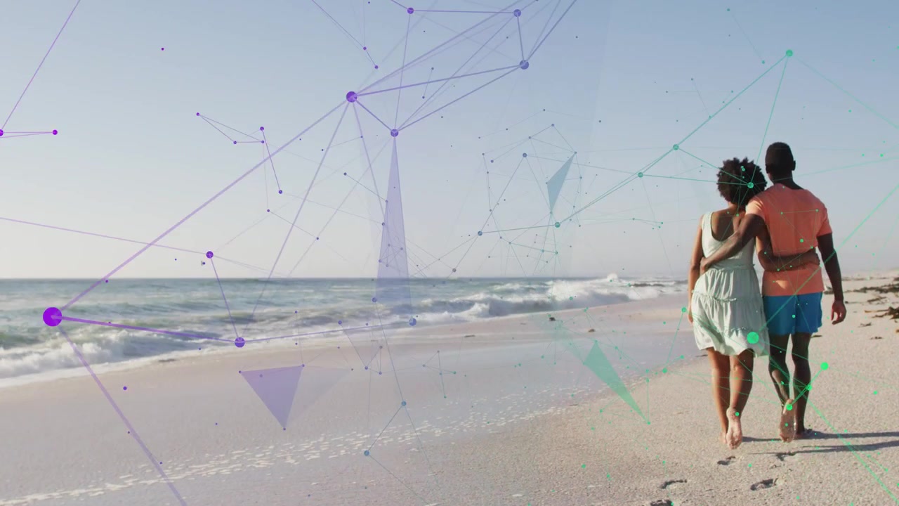 Casal Compartilhando Passeio Romântico na Praia, Passos Criando Formas que Desaparecem e Revelam o Oceano para Design