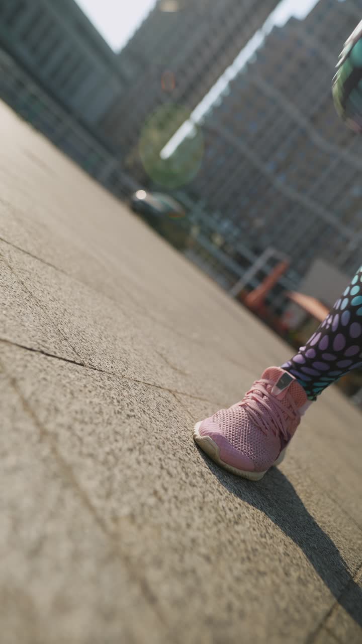 도시에서 운동하는 여성