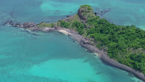 comoros - moheli - ouenefou - slow right panoramic zoom view hover the small peninsula