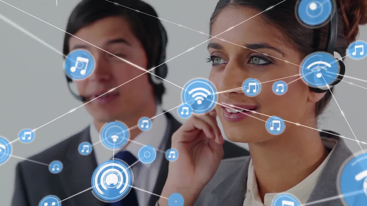 animación de una red de iconos digitales contra una mujer biracial hablando por teléfono en la oficina