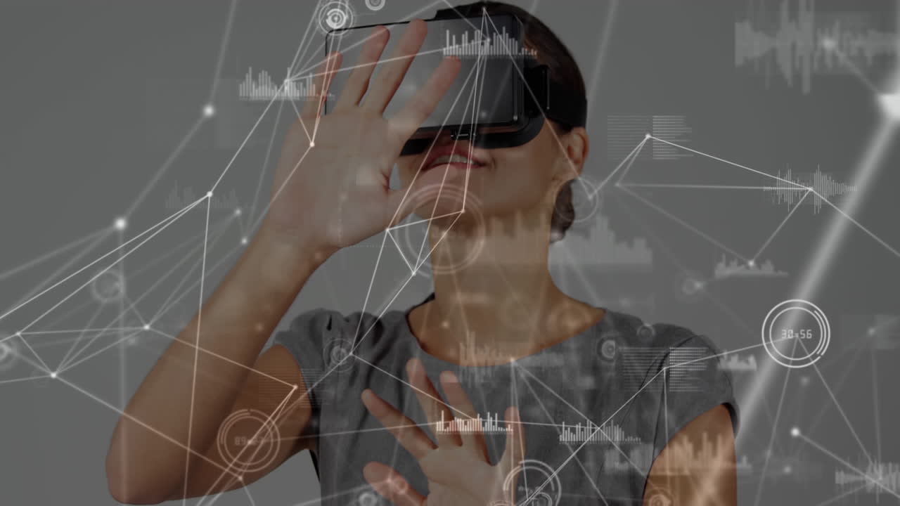 mujer con un auricular de realidad virtual deslizando
