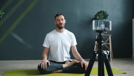 online yoga class with instructor