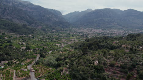 Hillside-Village-Of-Fornalutx-In-The-Soller-Valley-With-View-Of-Tramuntana-Mountain-Range-In-Mallorca,-Spain