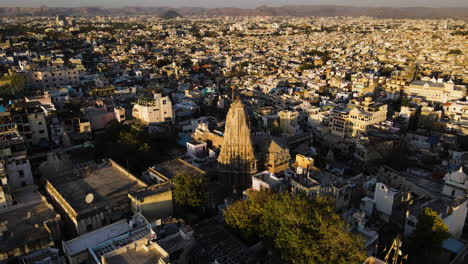 Majestätische-Architektur-Des-Shree-Dwarkadhish-Tempels-In-Dwarka,-Gujarat,-Indien