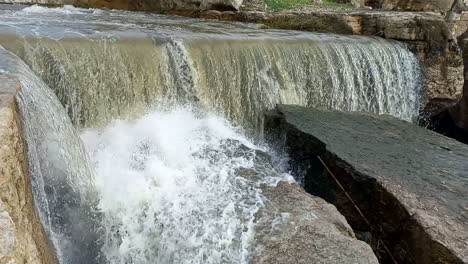 Waterfall-on-the-rocks,-with-the-transparent-water