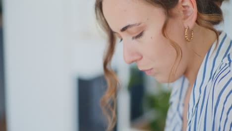 Close-Up-Portrait-of-Woman-Texting-and-Browsing