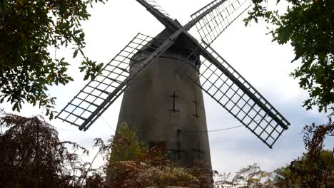 Bidston-Hill-Vintage-Landschaft-Windmühle-Kornmühle-Englisch-Wahrzeichen-Rechts-Dolly-Langsam
