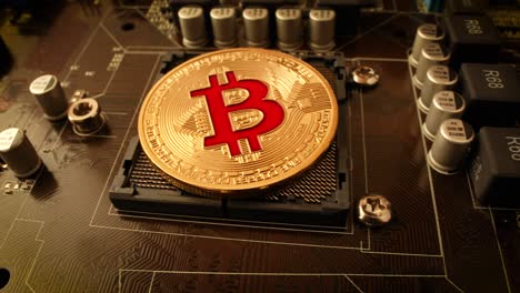 monedas de oro bit btc monedas en la placa base. bitcoin es una criptomoneda mundial y sistema de pago digital llamado la primera moneda digital descentralizada.