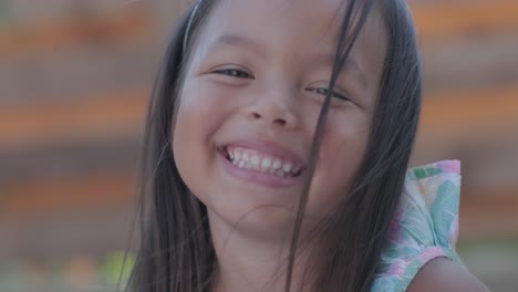 retrato de una chica sonriente