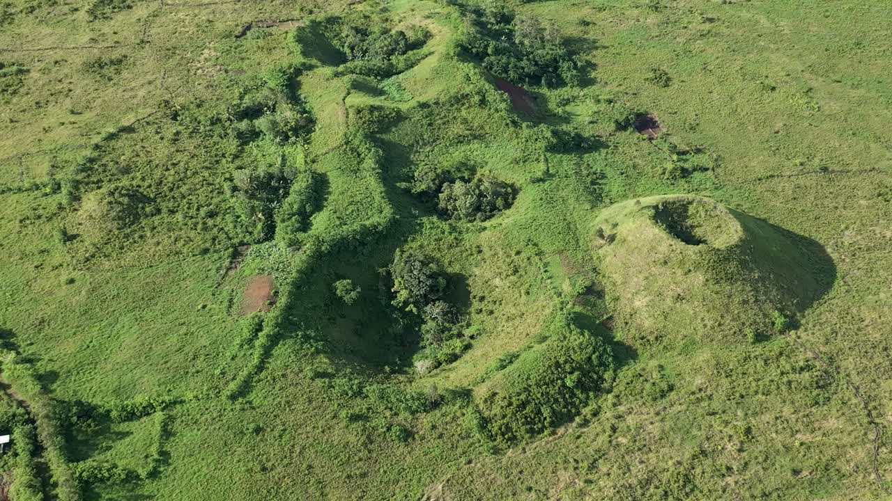 Comoros - Grande Comore - Diboini - passing over several small aligned craters