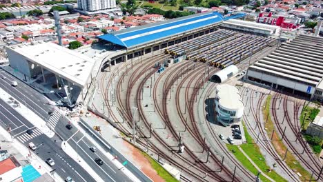 Increíble-Patio-De-Trenes-Y-Antena-De-La-Estación-De-Metro