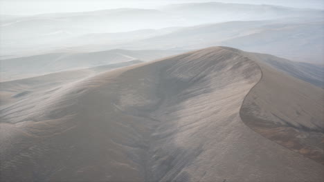 Rote-Sandwüstendünen-Im-Nebel