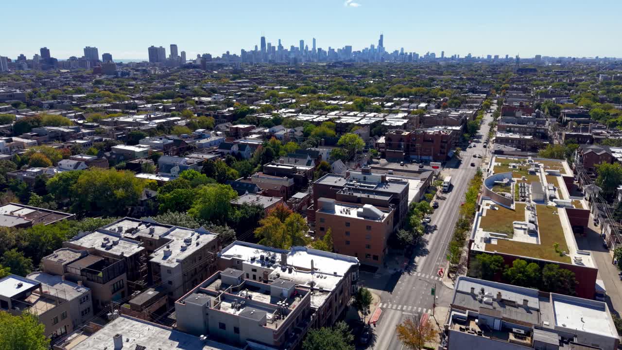 aerial push in over Chicago Illinois Communties