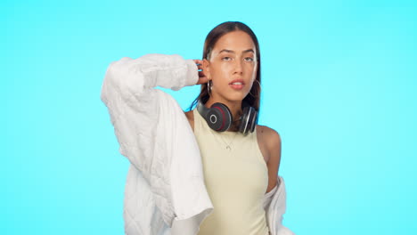 Fashion,-portrait-of-woman-with-headphones