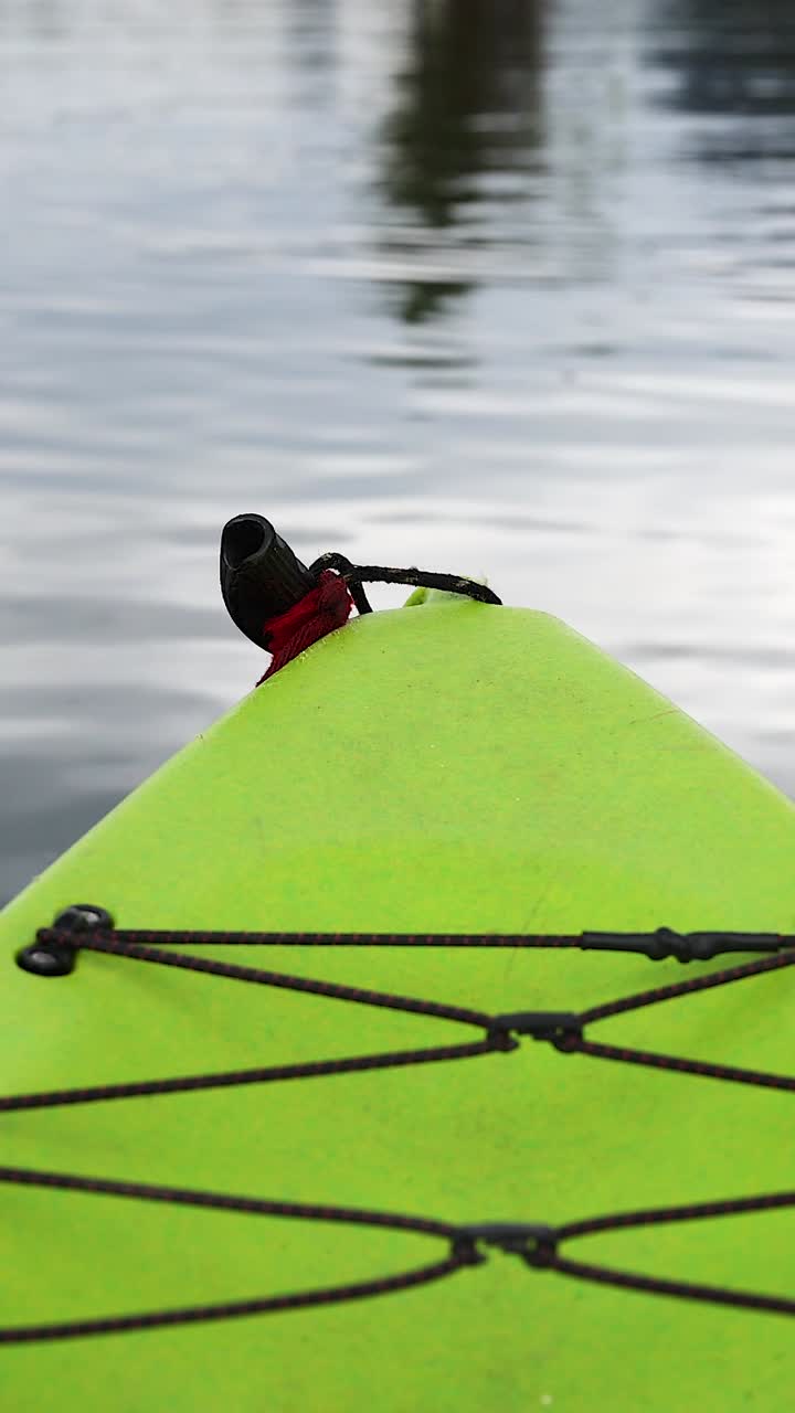 viaje en kayak en las aguas serenas de krabi, tailandia