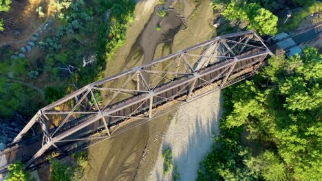 Eisenpferdebrücke-In-Santa-Clarita,-Kalifornien