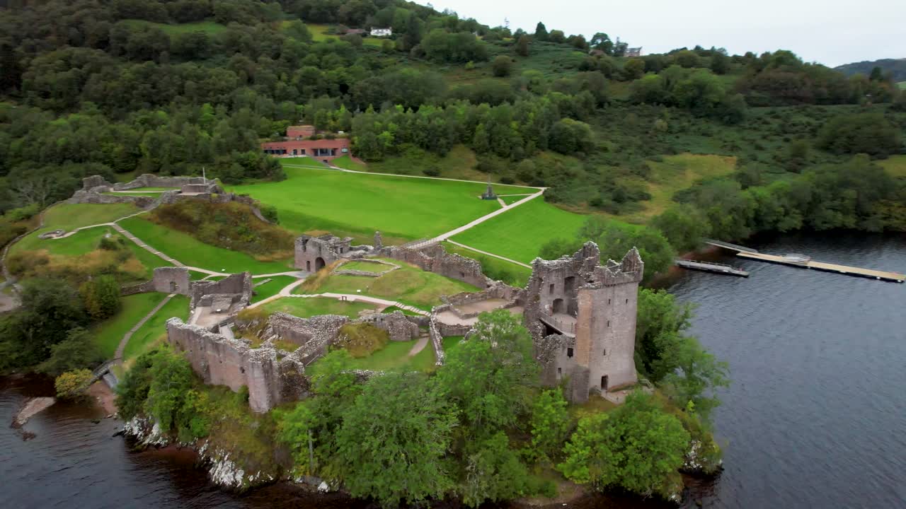 영국 웨이트 강 가장자리에 있는 성 유적 - 스코틀랜드 하이랜드 공중 유적