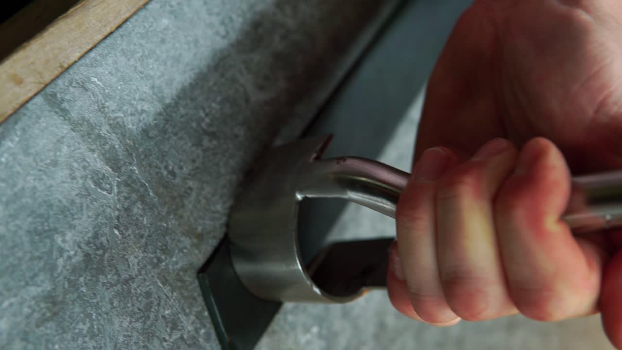 가죽 제품 제조, 가죽 벨트 절단