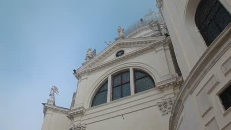 Baroque-Architecture-of-Venetian-Church-Facade,-Italy