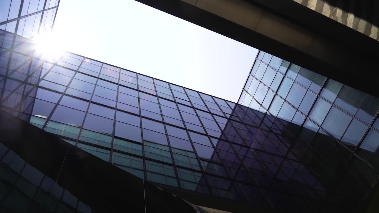 rascacielos gigantes desde abajo