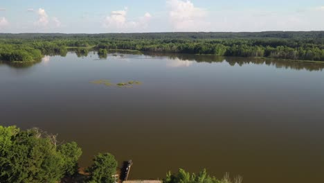 Río-Alabama-En-Boykin,-Alabama-Con-Video-De-Drones-Avanzando