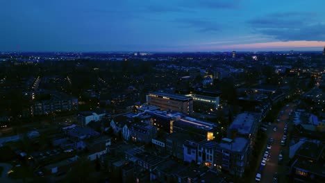 Arnhem-Klarendal-Wohnviertel-Drohne-In-Der-Dämmerung-Mit-Häusern-Und-Büros-Stadtbild