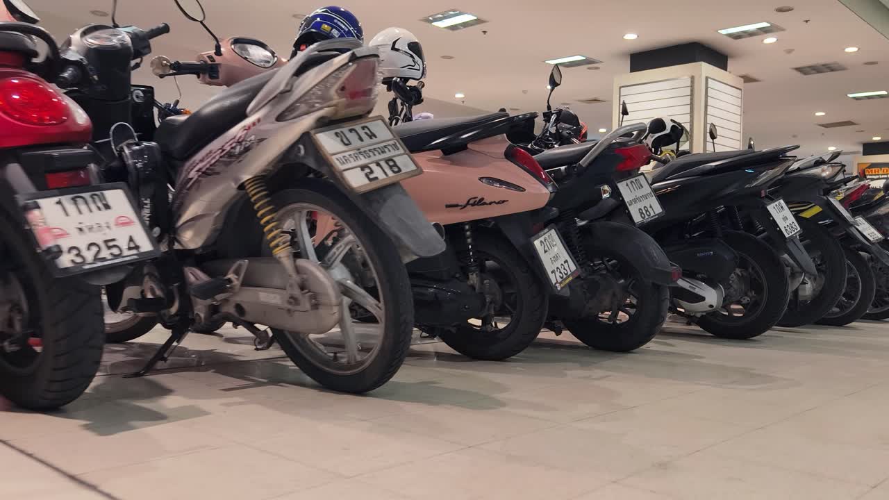 쇼 에 있는 오토바이