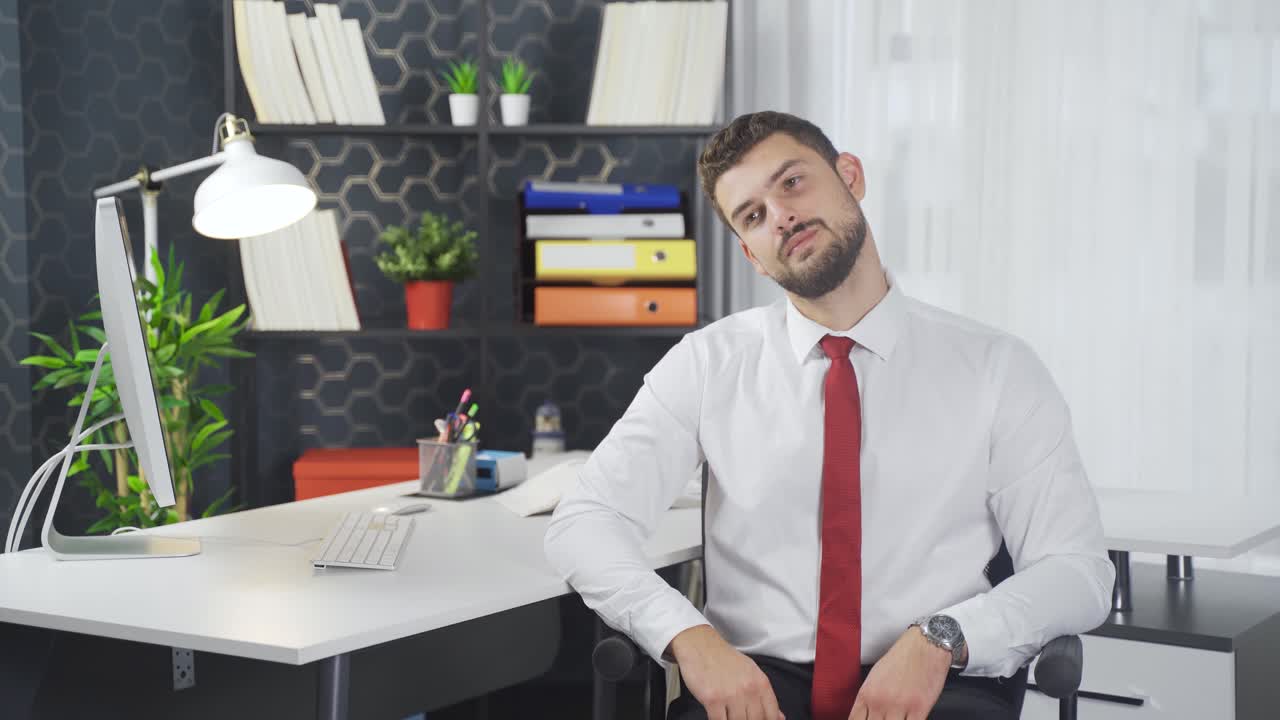 ejercicios que se pueden hacer en la oficina, ejercicios para el cuello.