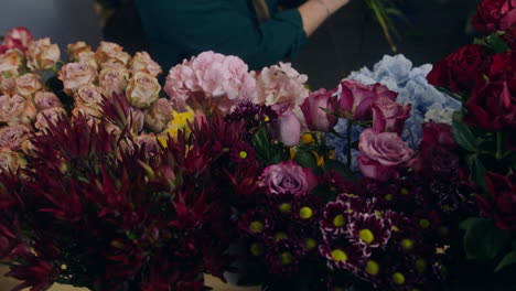floral arrangement with roses and hydrangea