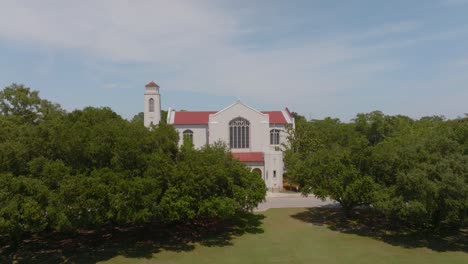 Traditional-Church-with-Stainglass-Windows