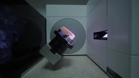 escáner dental 3d que captura el modelo de prótesis de arco completo