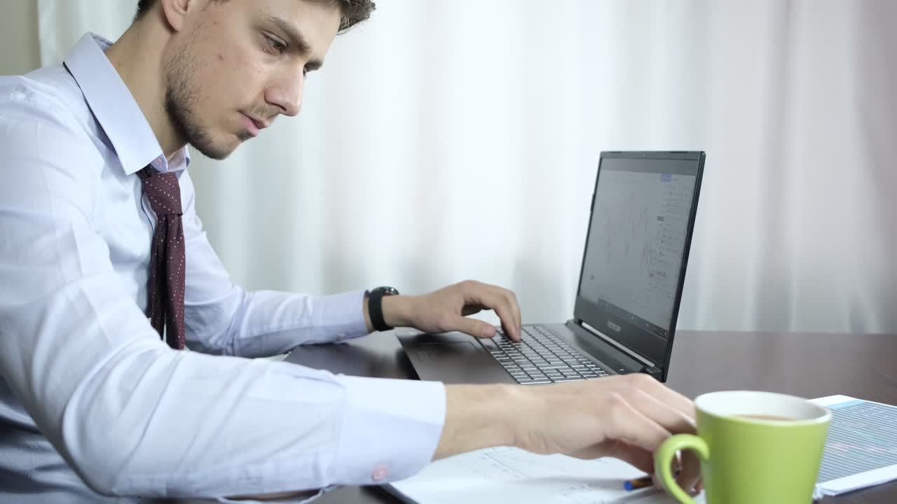 diagrama de análisis de un economista